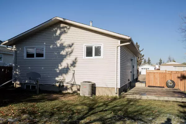 Peace River, AB T8S 1N2,8325 101 AVE