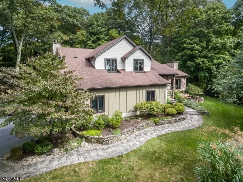 41 Highlands Dr, Kinnelon Boro, NJ 07405