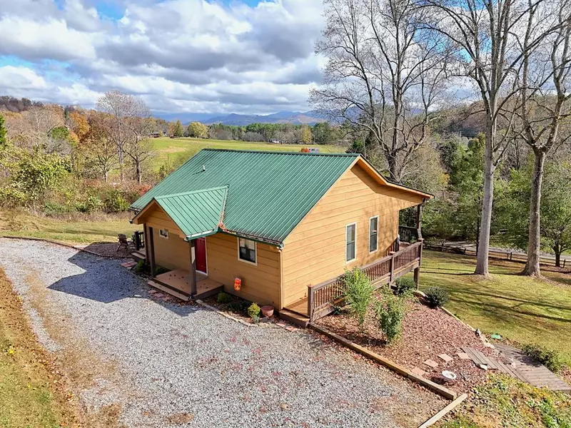 411 Cabin Drive, Hayesville, NC 28904