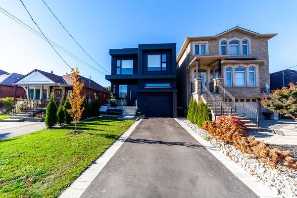 70 Chamberlain AVE, Toronto W04, ON M6E 4K1