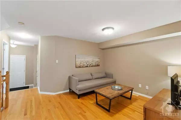 Kanata, ON K2K 3R2,646 ABERFOYLE CIR