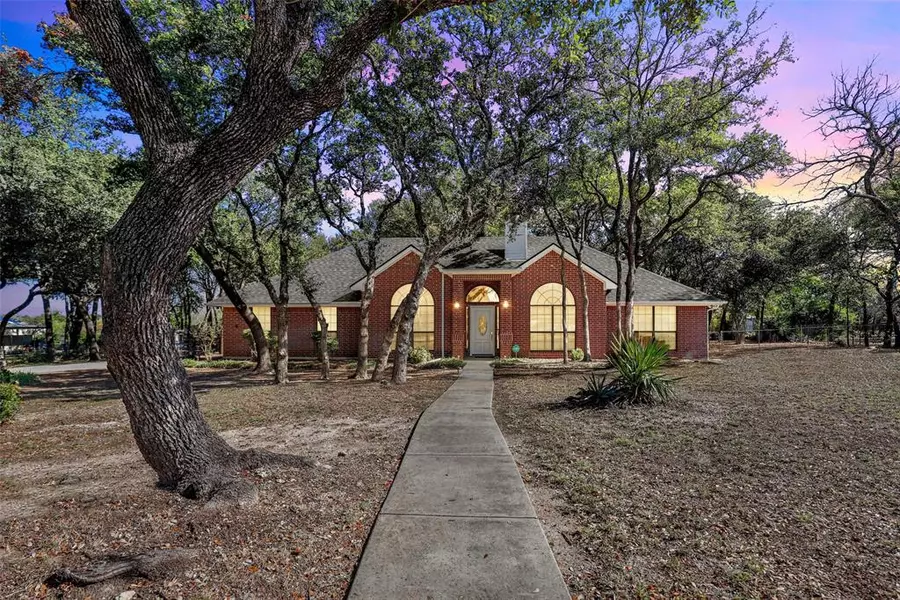 200 Lakeside Oaks Circle, Lakeside, TX 76135