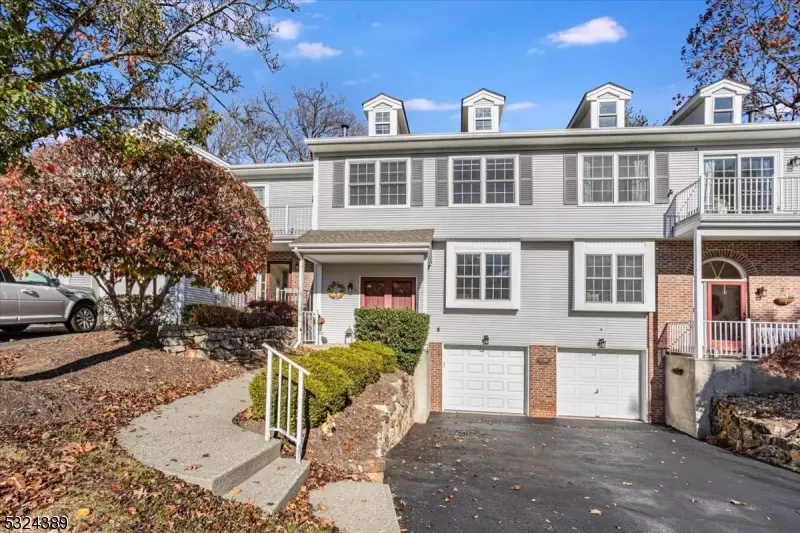 4 Brookside Ln, Mount Arlington Boro, NJ 07856