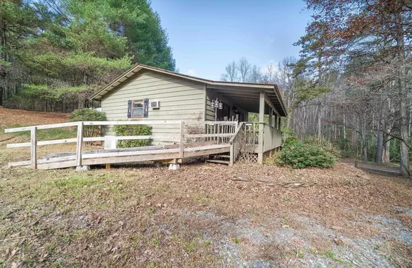 Murphy, NC 28906,372 Hunter Ridge