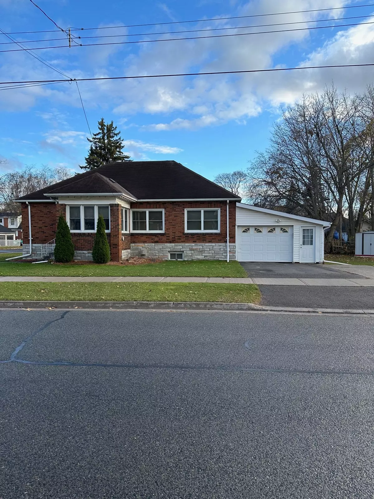 Peterborough, ON K9J 3B3,719 Herman ST