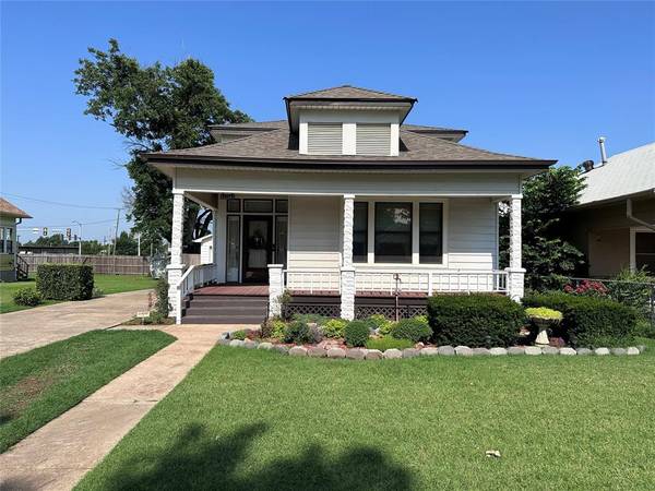 1204 S Barker Avenue, El Reno, OK 73036