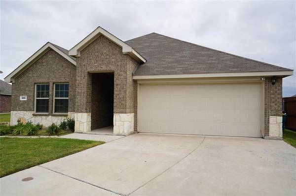 205 Churchill, Waxahachie, TX 75165