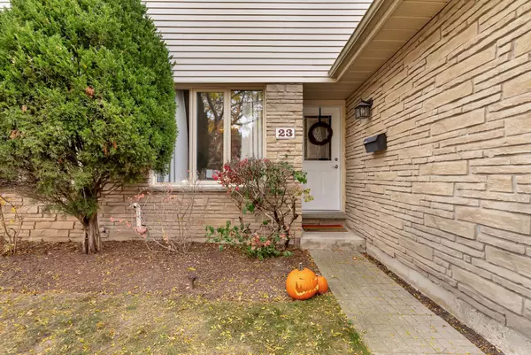 Waterloo, ON N2K 3R3,476 Kingscourt DR #23