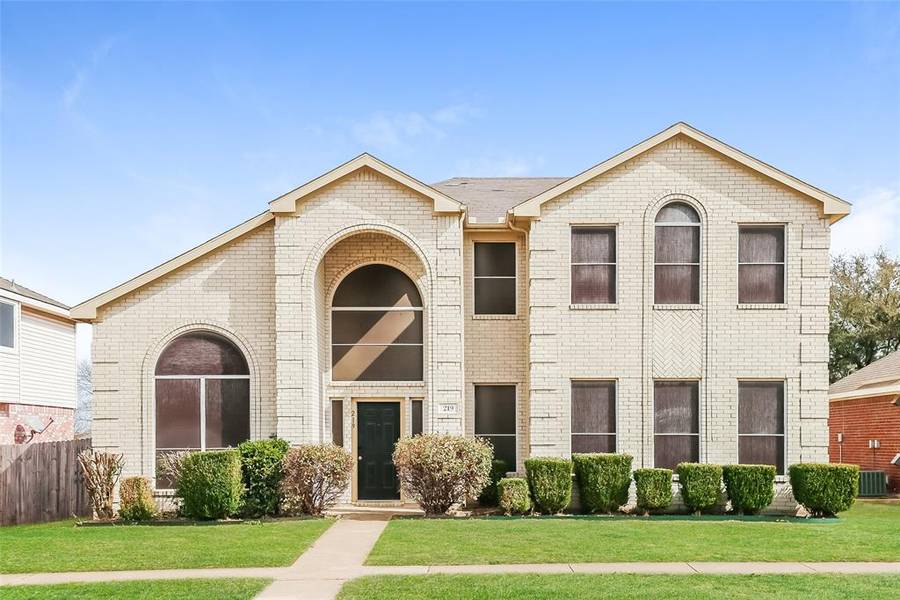 219 N Waterford Oaks Drive, Cedar Hill, TX 75104