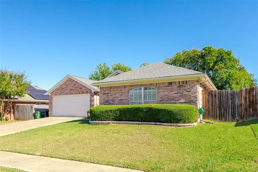 6101 Garden View Drive, Arlington, TX 76018