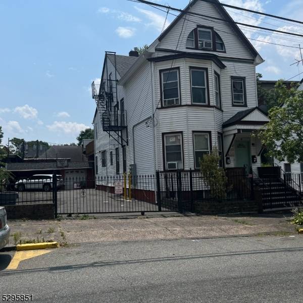 88 Lafayette St, Paterson City, NJ 07501