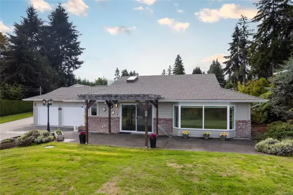 3828 Island Hwy W, Qualicum Beach, BC V9K 2G9