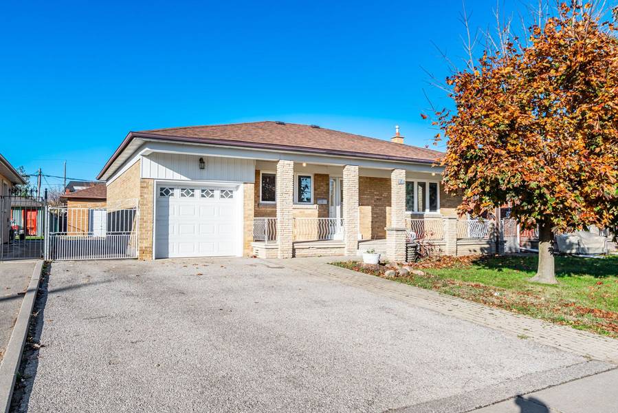 154 Ranee AVE, Toronto C04, ON M6A 1N4