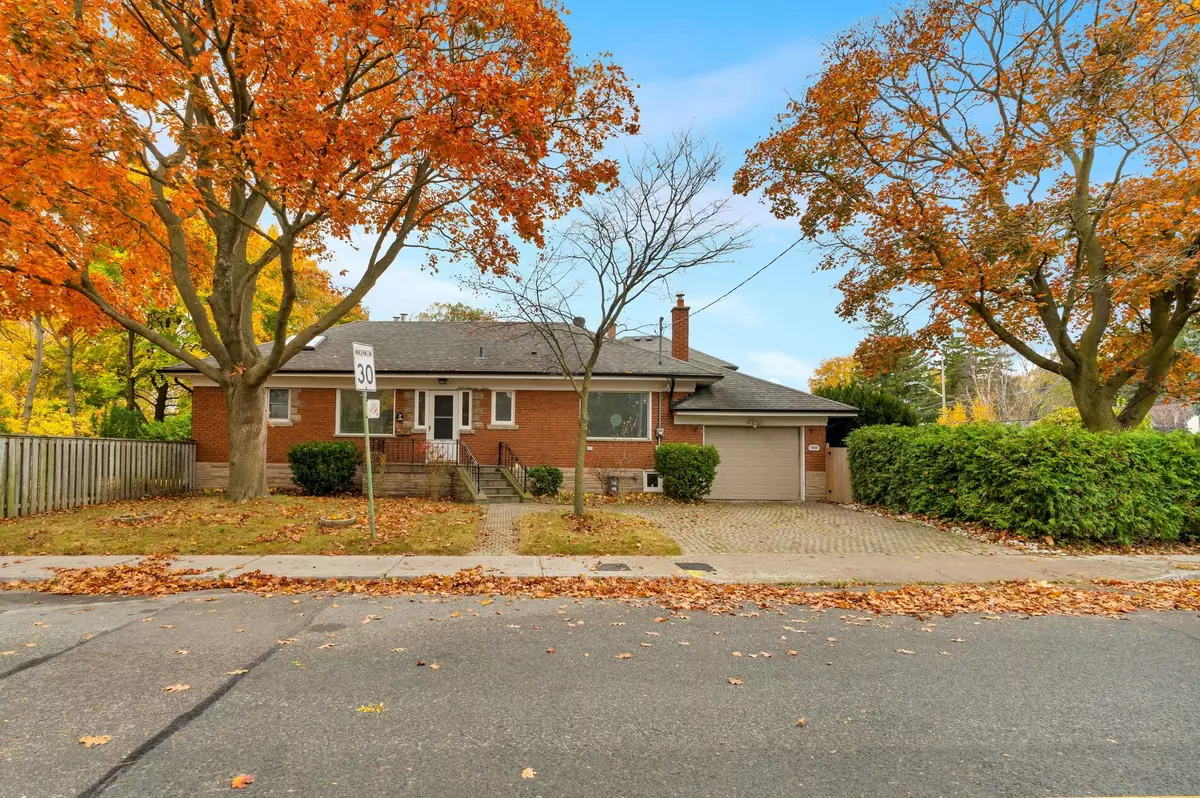 Toronto E03, ON M4B 1J8,149 Glenwood CRES