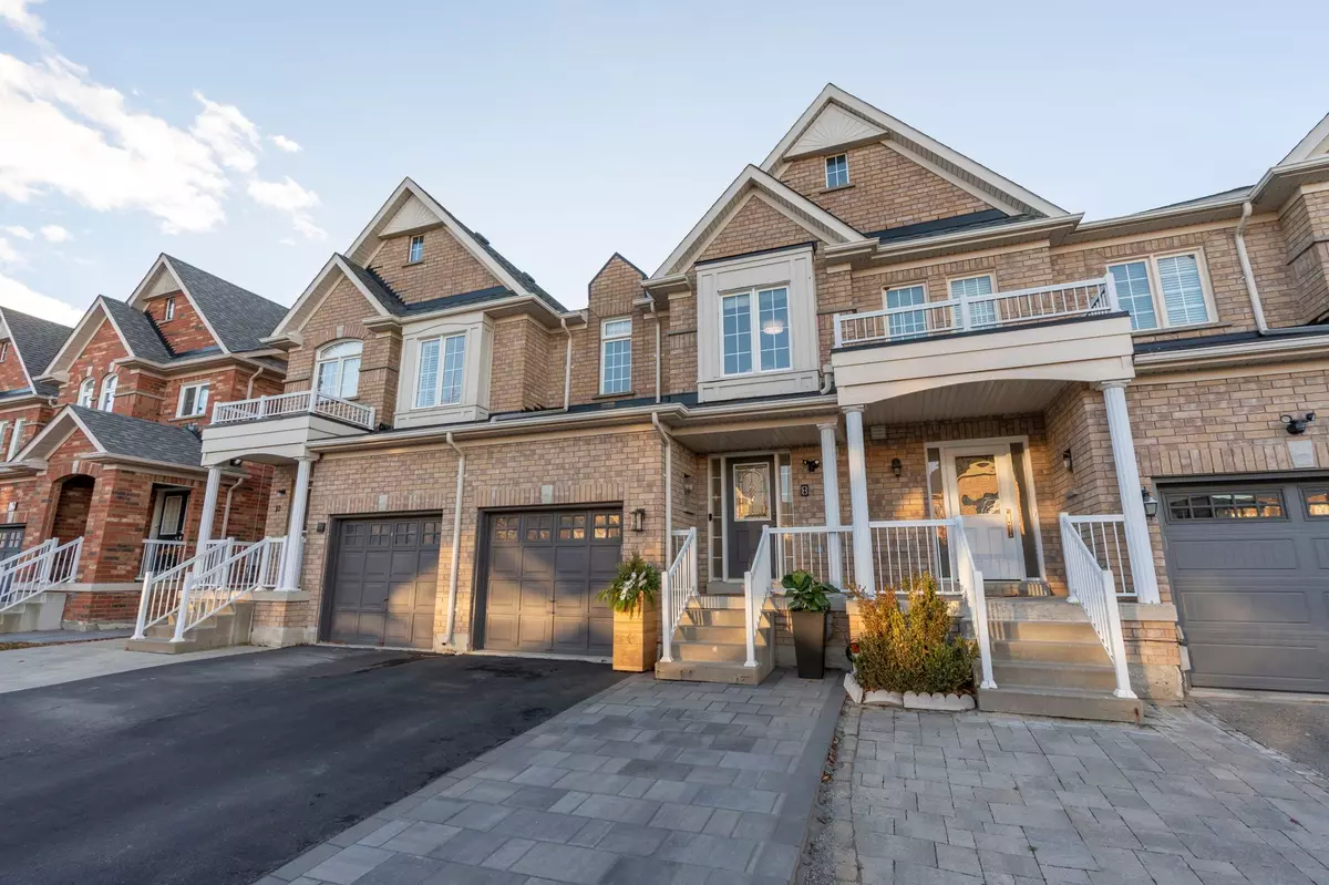 Vaughan, ON L6A 0B2,8 Crestbank CT