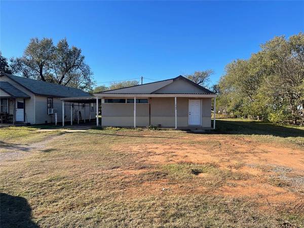 1742 Neptune Street, Clinton, OK 73601