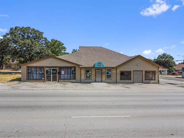 Fort Worth, TX 76112,5825 East Lancaster Avenue