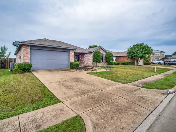 1509 Queen Annes Drive,  Burleson,  TX 76028