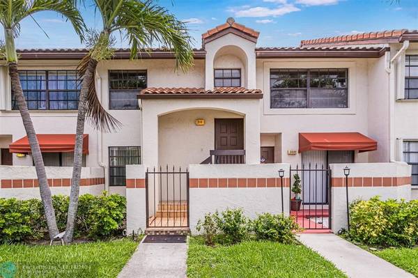 310 Lincoln Court  #310, Deerfield Beach, FL 33442