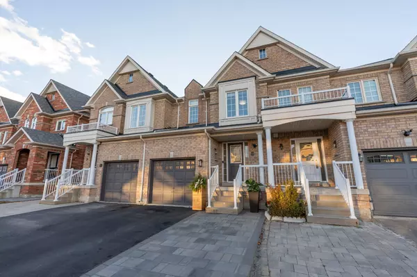 8 Crestbank CT, Vaughan, ON L6A 0B2