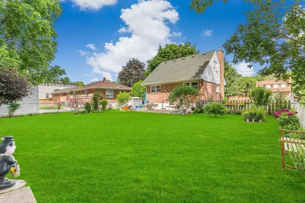 Milton, ON L9T 1C3,215 Elmwood CRES