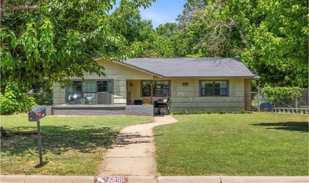 2600 Greenway Drive, Brownwood, TX 76801