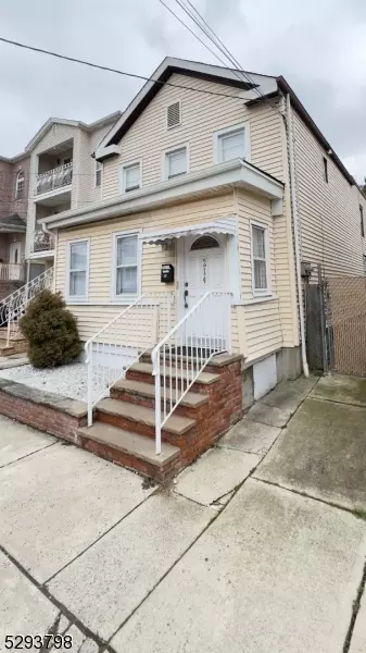 214 South St, Elizabeth City, NJ 07202