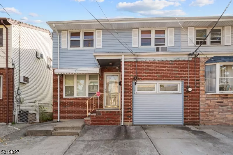 34 Suburbia Dr, Jersey City, NJ 07305