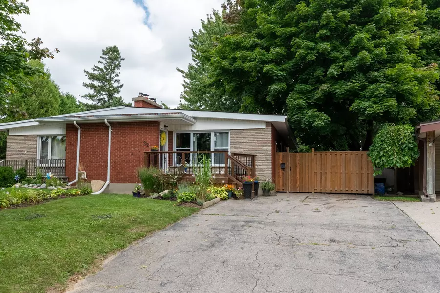 22 Almond RD, London, ON N5Z 4C4