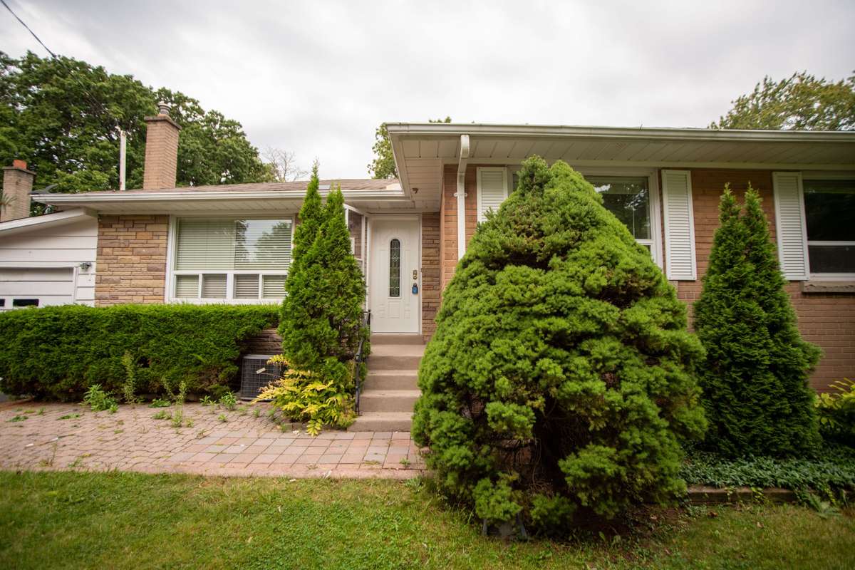 Oakville, ON L6K 1V1,521 Wildwood DR #Upper