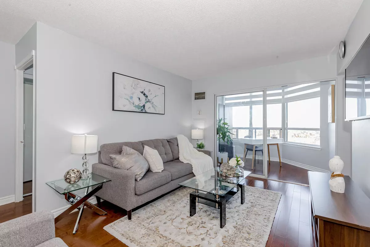 Mississauga, ON L5B 4B1,135 Hillcrest AVE #1816