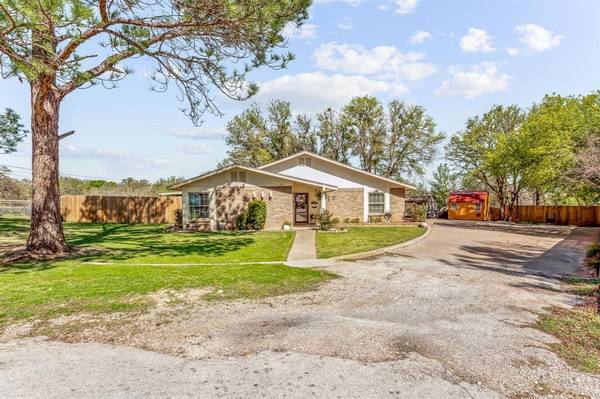 172 N Mohon Street,  De Leon,  TX 76444