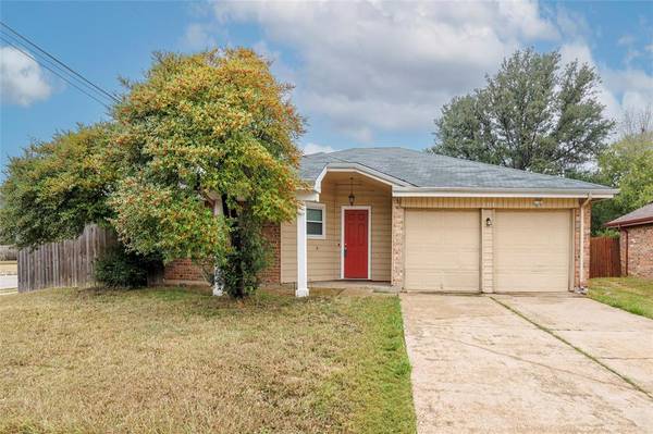 5318 Yaupon Drive, Arlington, TX 76018