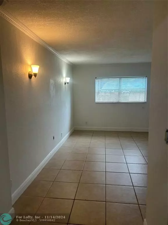 Boca Raton, FL 33428,22435 SW 61st way  #121