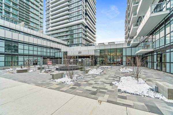 251 Manitoba ST #425, Toronto W06, ON M8Y 4G9