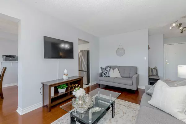 Mississauga, ON L5B 4B1,135 Hillcrest AVE #1816