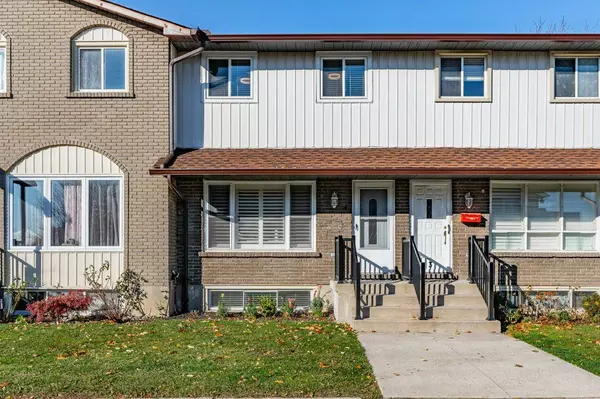 241 Limeridge RD W #4, Hamilton, ON L9C 2V4