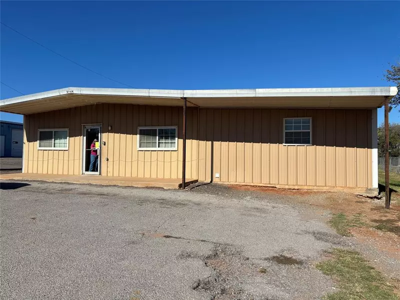 215 W 12th Street, Elk City, OK 73644