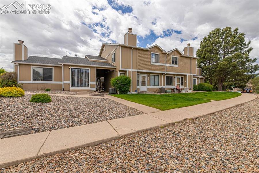 2841 Hearthwood LN, Colorado Springs, CO 80917