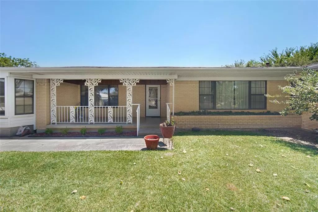 Jacksboro, TX 76458,137 S 7th Street