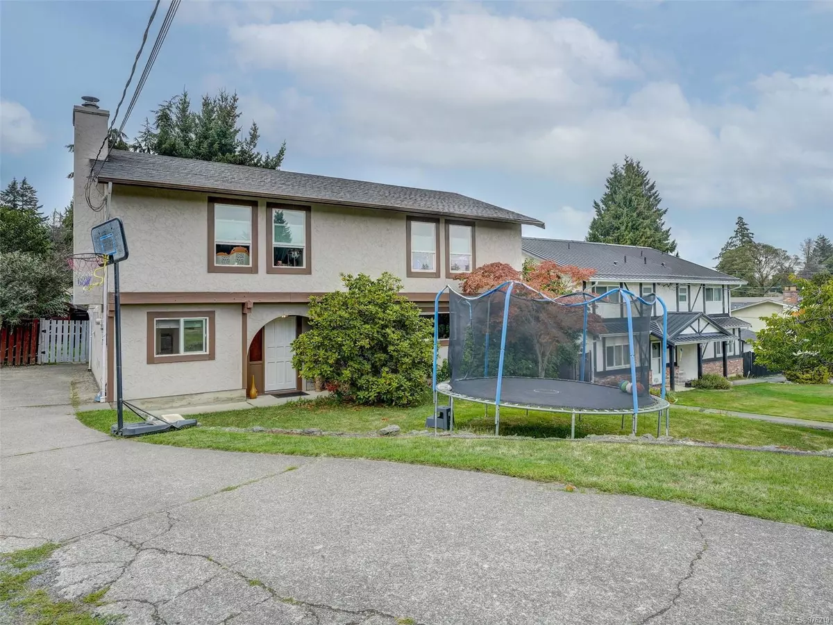 Colwood, BC V9C 2R4,524 Stornoway Dr