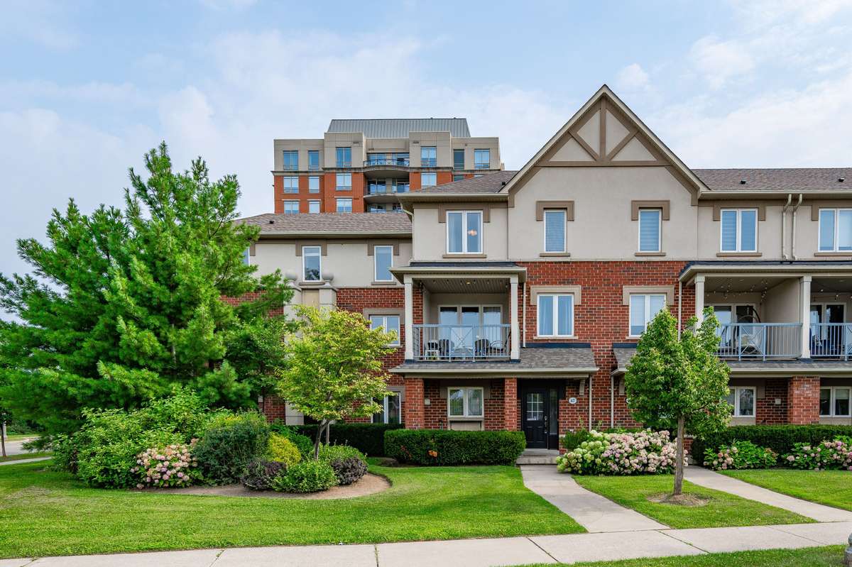 Oakville, ON L6H 0E5,47 Glenashton DR #4