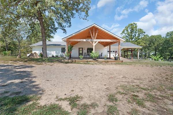 899 Rs County Road 3210, Emory, TX 75440