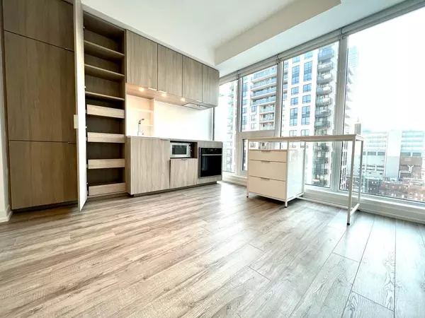 77 Shuter ST #2015, Toronto C08, ON M5B 0B8