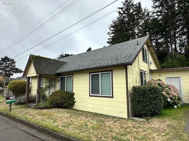 477 1/2 GREENWOOD ST, Florence, OR 97439