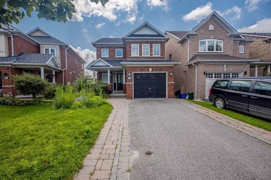 11 Arlston CT, Whitby, ON L1R 3C2