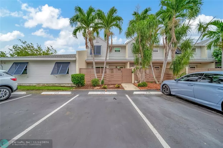 323 W HEMINGWAY CR  #323, Margate, FL 33063