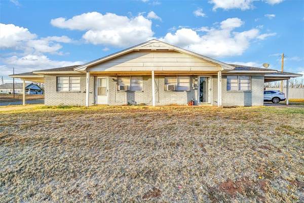 411 E 3rd Street, Hydro, OK 73048