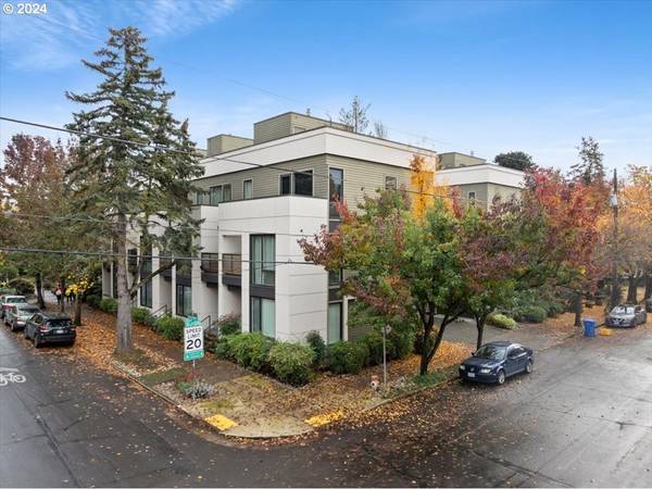 2052 NE 11TH AVE, Portland, OR 97212