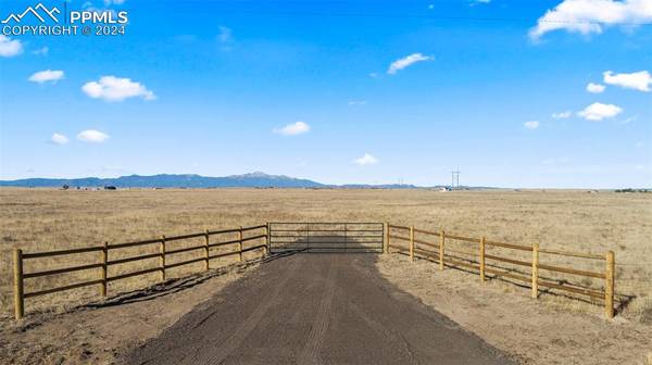 2 Log RD, Calhan, CO 80808